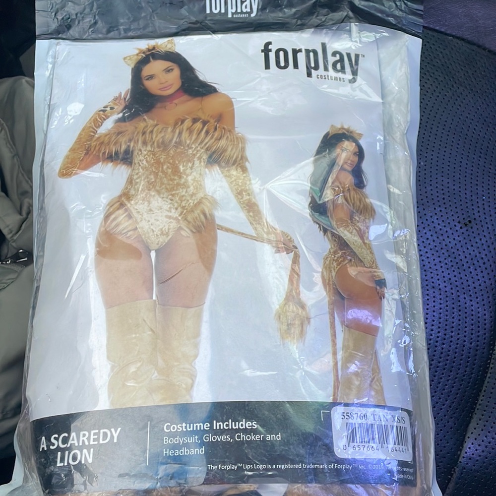 HALLOWEEN COSTUME “A SCAREDY LION” never been worn or opened